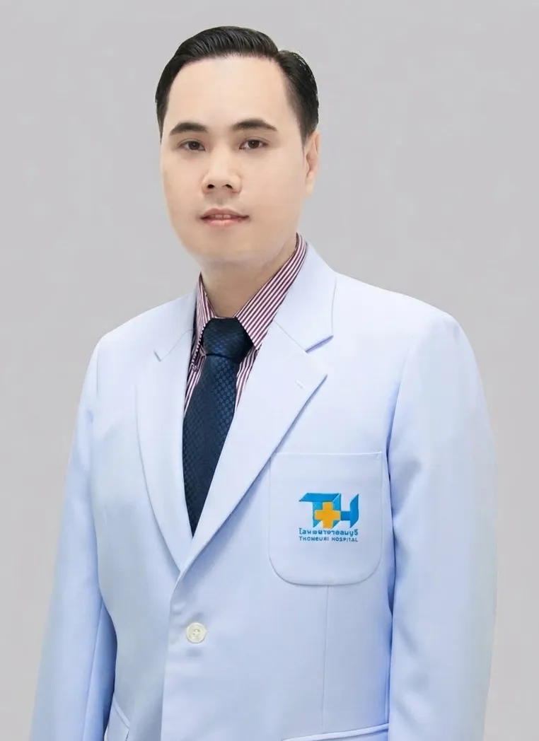 นพ.อาศิส อุนนะนันทน์